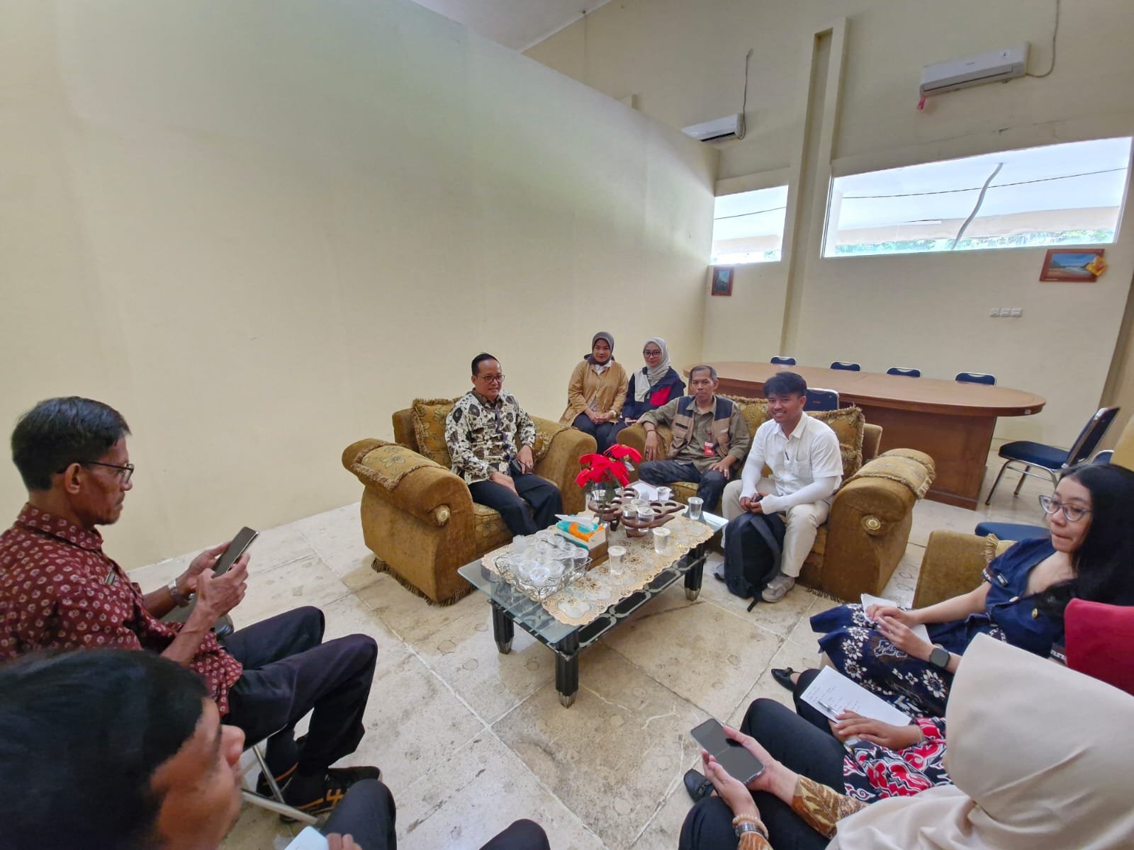 SINERGI LINTAS SEKTOR : DPMPTSP Kota Cirebon Terima Kunjungan BPN Terkait Peta Potensi Investasi Dan Sebaran Pemukiman