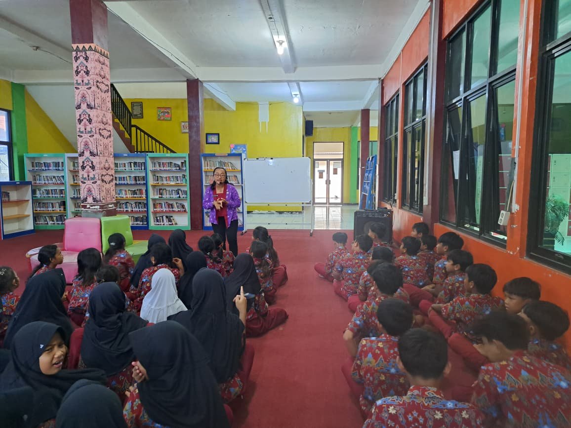 Kunjungan Kolektif dari TK YWKA dan SDN Citemu Kab. Cirebon ke Perpustakaan Umum Dispusip Kota Cirebon