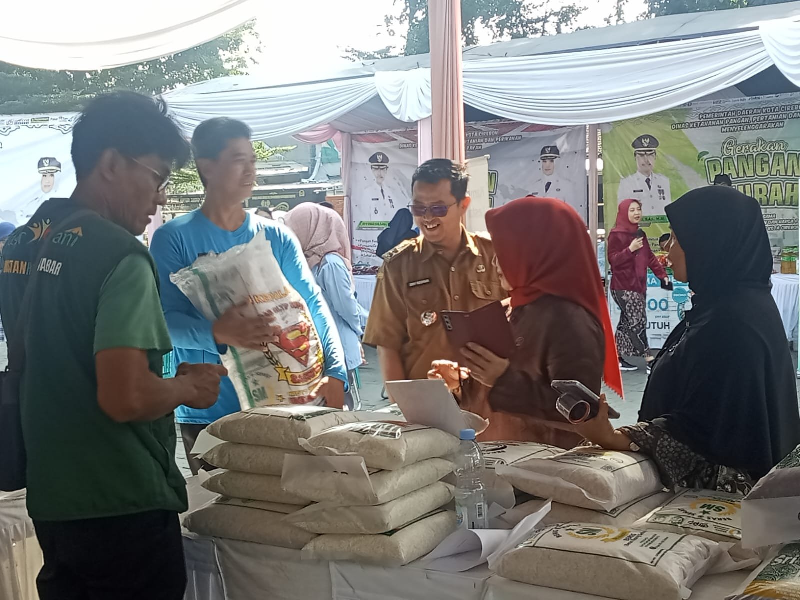 Gerakan Pangan Murah (GPM) Hadir di Alun-Alun Kesepuhan: Wujud Nyata Kepedulian Pemkot Cirebon