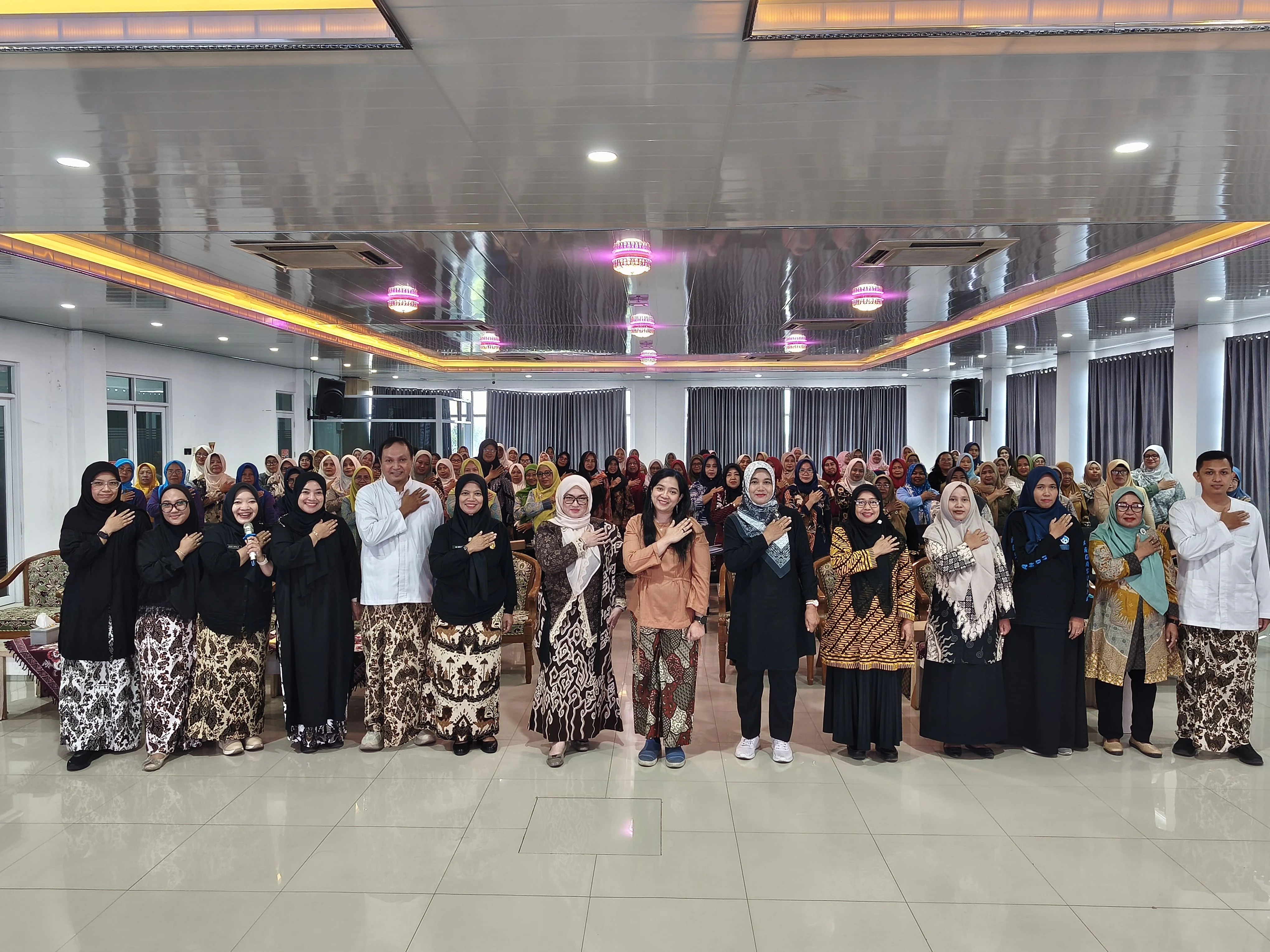100 Kader Posyandu Dilatih Bercerita Bijak untuk Genjot Cakupan Imunisasi di Kota Cirebon