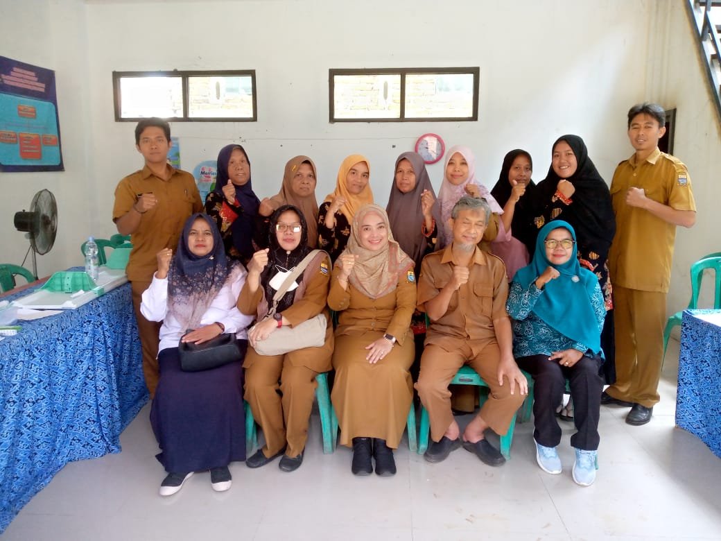 PEMBINAAN POSYANDU SIKLUS HIDUP DI POSYANDU BOUGENVILLE 2 RW 17 KRIYAN BARAT OLEH DINAS KESEHATAN KOTA CIREBON