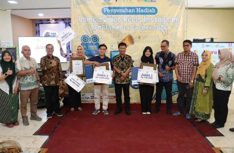 DPMPTSP Kota Cirebon Serahkan Hadiah Lomba, Ajak Masyarakat Untuk Terus Berpartisipasi Dalam Penyebaran Informasi Pelayanan Publik Secara Positif Melalui Media Sosial