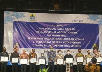 DPMPTSP Kota Cirebon mendapat penghargaan SKPD Tercepat dalam melaksanakan Pelaporan Keuangan Pembayaran Pajak Daerah