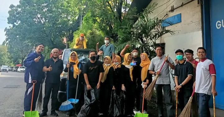 DPMPTSP Kota Cirebon Kerjabakti Memayu Menyambut HUT Kota Cirebon Ke-653