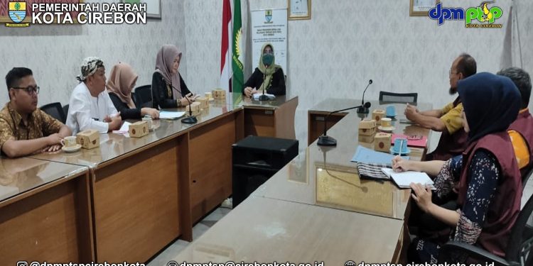 Dpmptsp Kota Cirebon Menerima kunjungan dari Tim Audit Sistem Kearsipan Internal dari Bapusipda