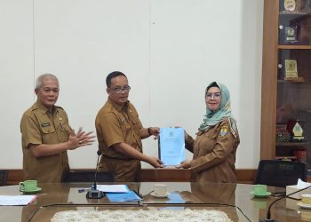 Serah Terima Jabatan Sekretaris  Dinas Penanaman Modal dan Pelayanan Terpadu Satu Pintu Kota Cirebon